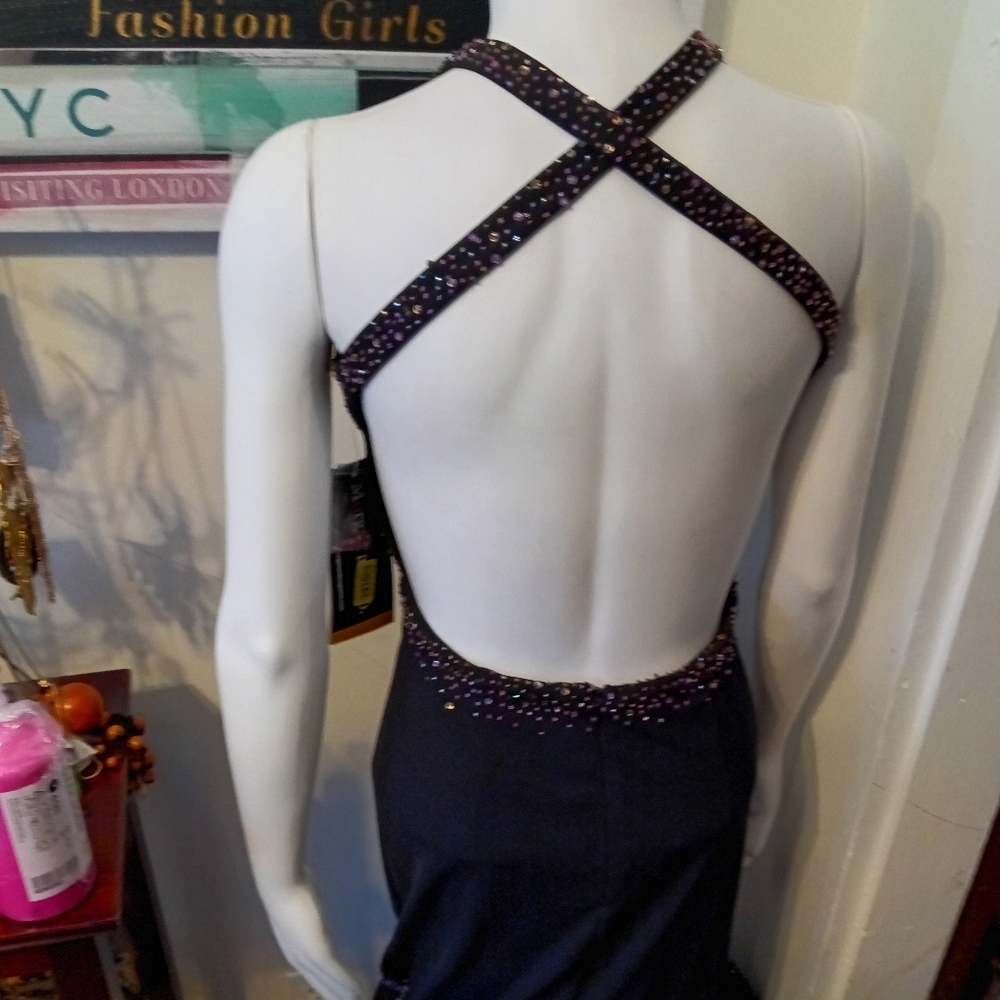 Stunning Long Homecoming /Formal size Small (3/4) - Picture 3 of 6